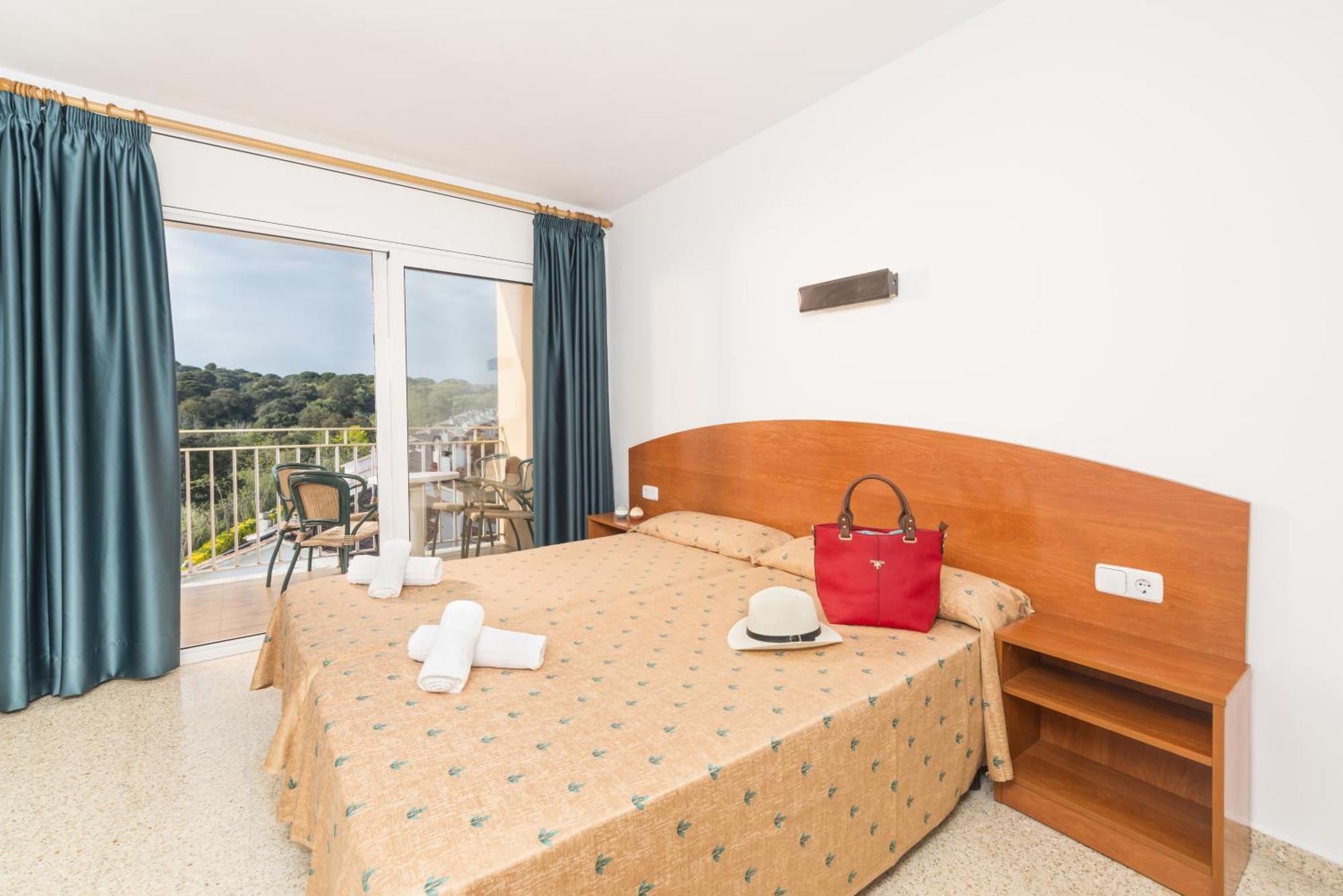One-Bedroom Apartment Balcony 2