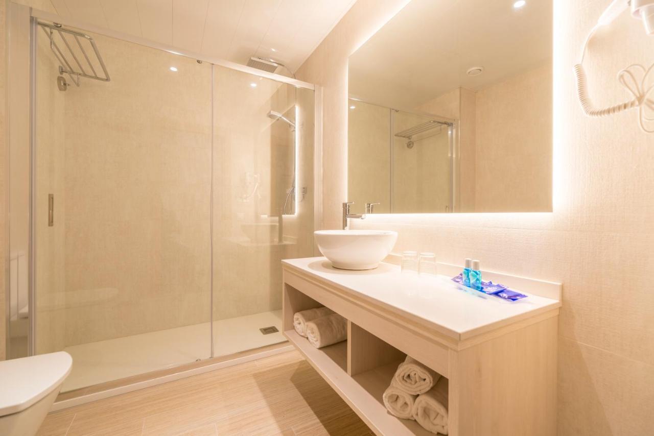 Triple Room (2 Adults + 1 Child),743523946:JPEG