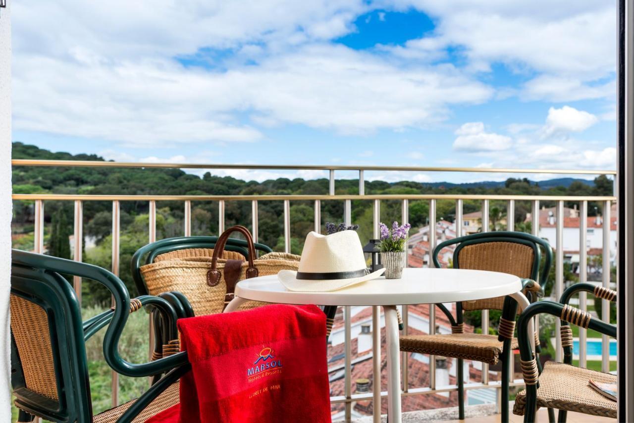 One-Bedroom Apartment Balcony 2
